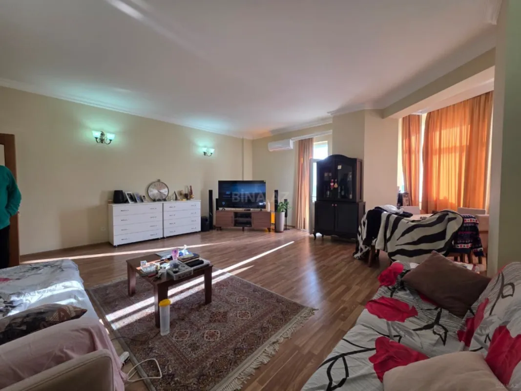 Satılır 2 otaqlı mənzil 140 m²