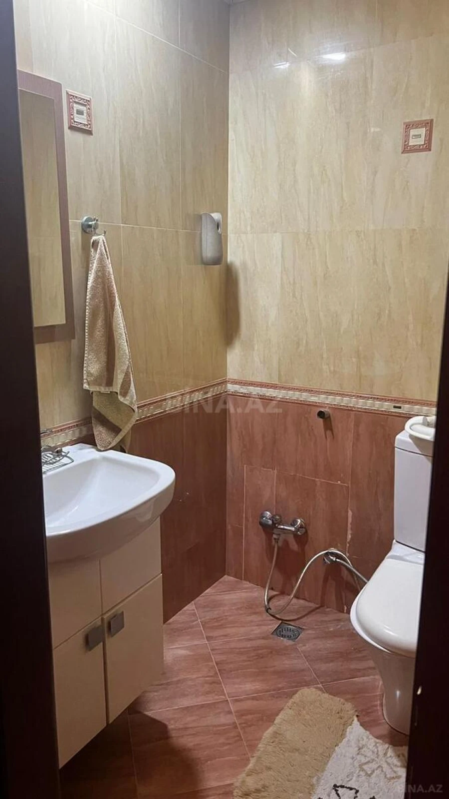 Satılır 2 otaqlı mənzil 102 m²