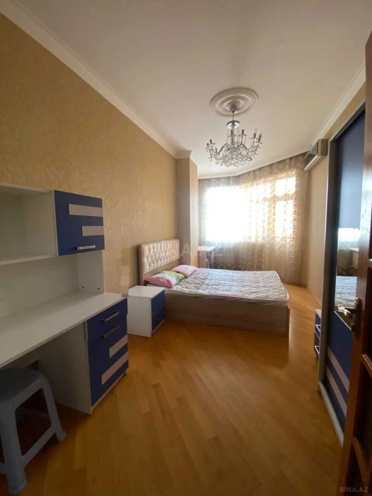 Kirayə verilir 3 otaqlı mənzil 135 m²