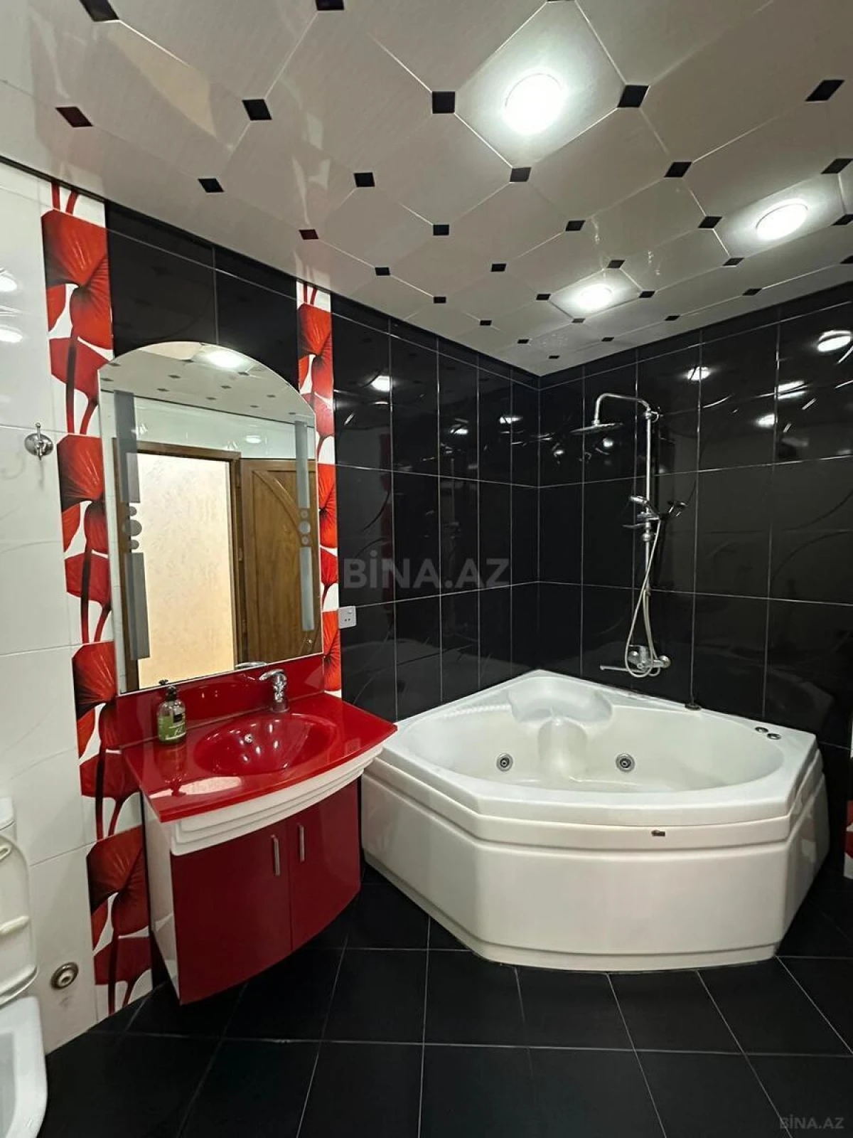 Kirayə verilir 2 otaqlı mənzil 110 m²