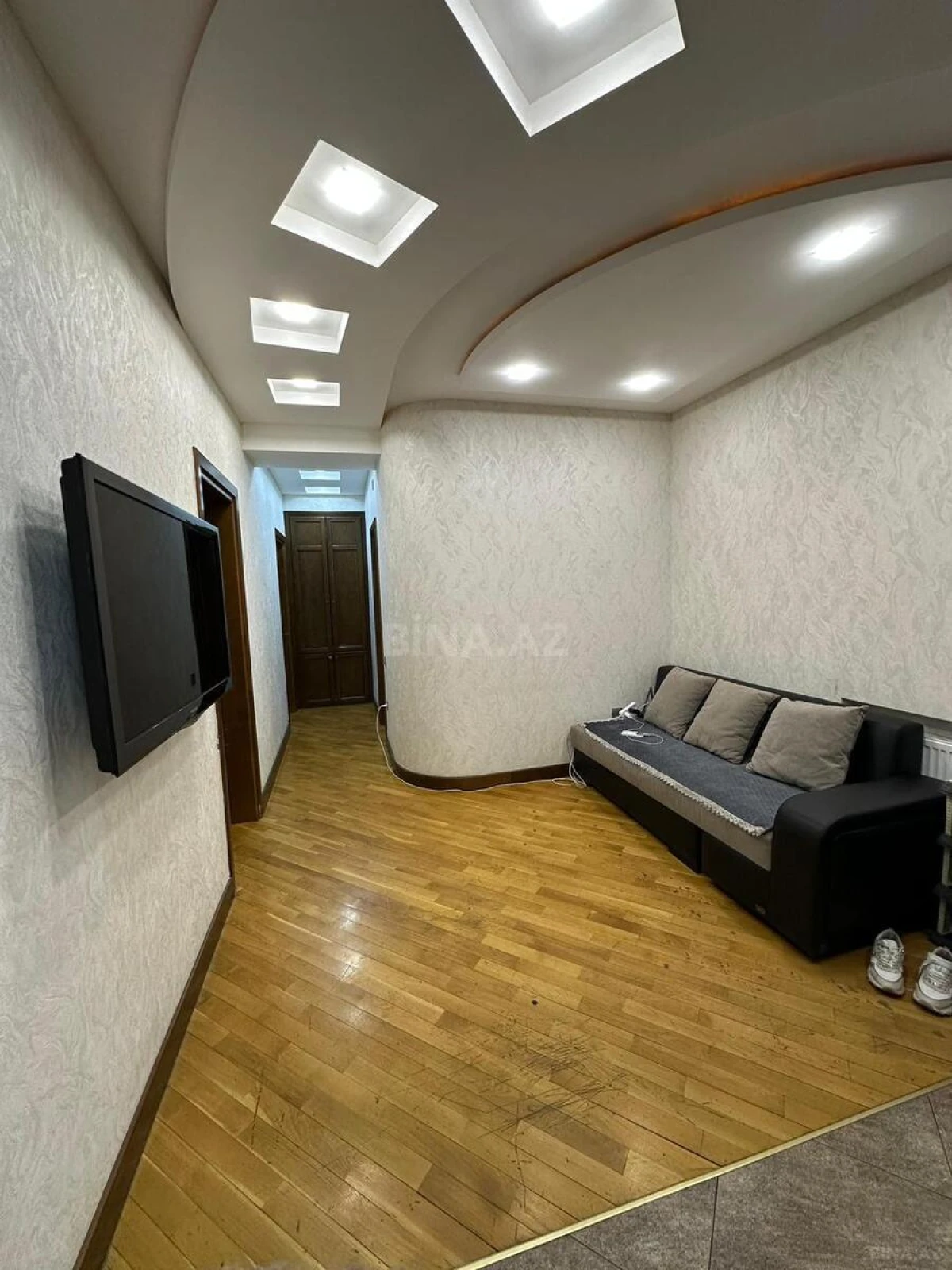 Kirayə verilir 2 otaqlı mənzil 110 m²