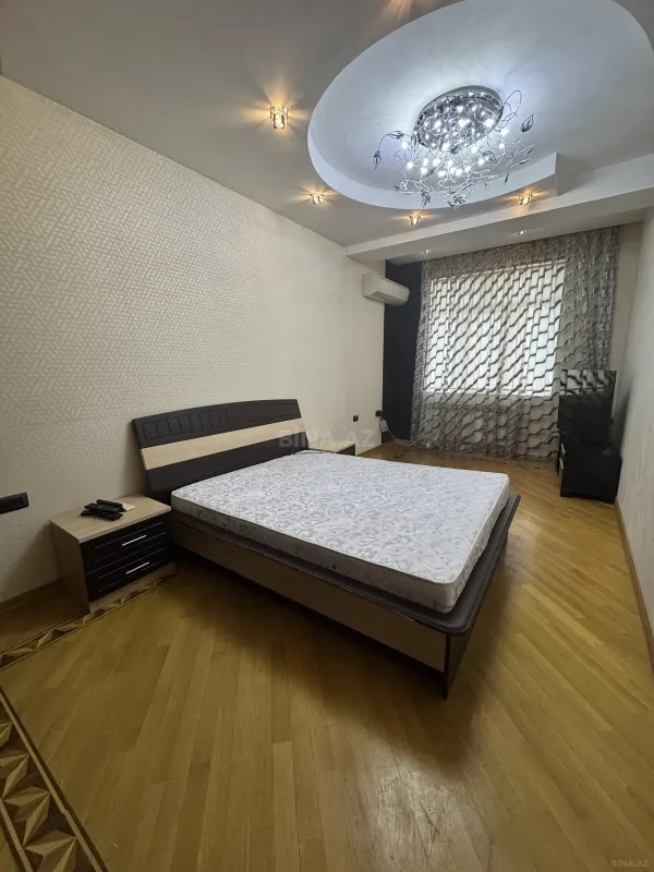 Kirayə verilir 5 otaqlı mənzil 200 m²