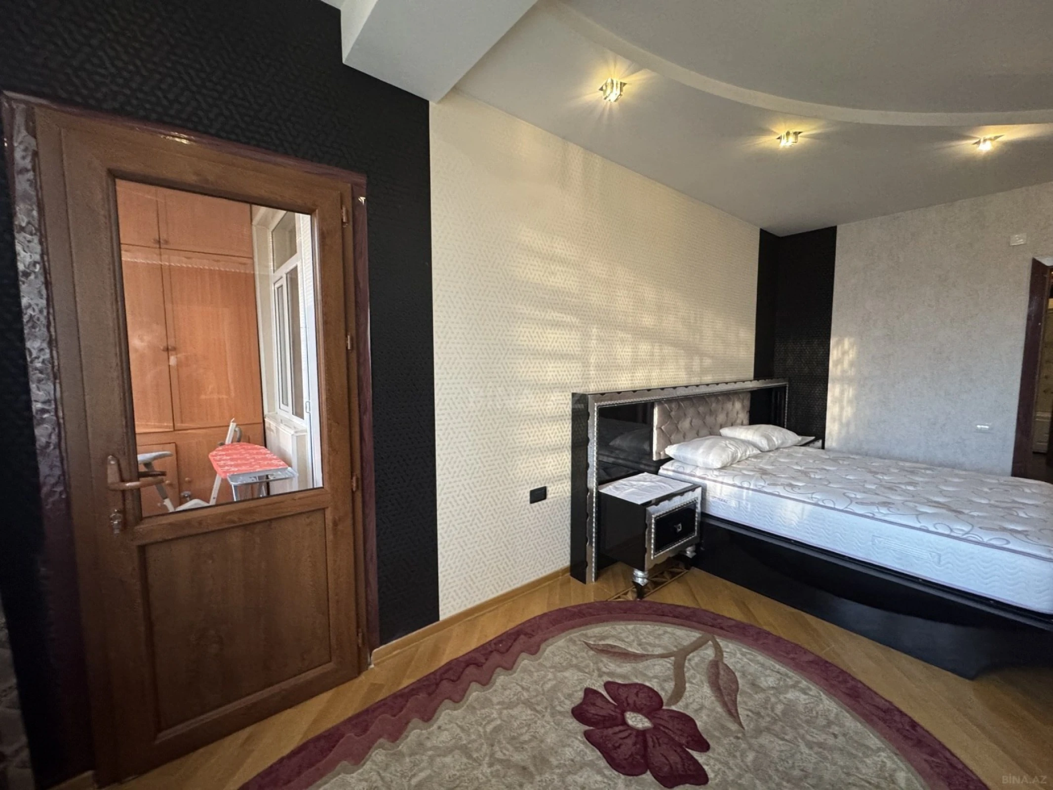 Kirayə verilir 5 otaqlı mənzil 200 m²