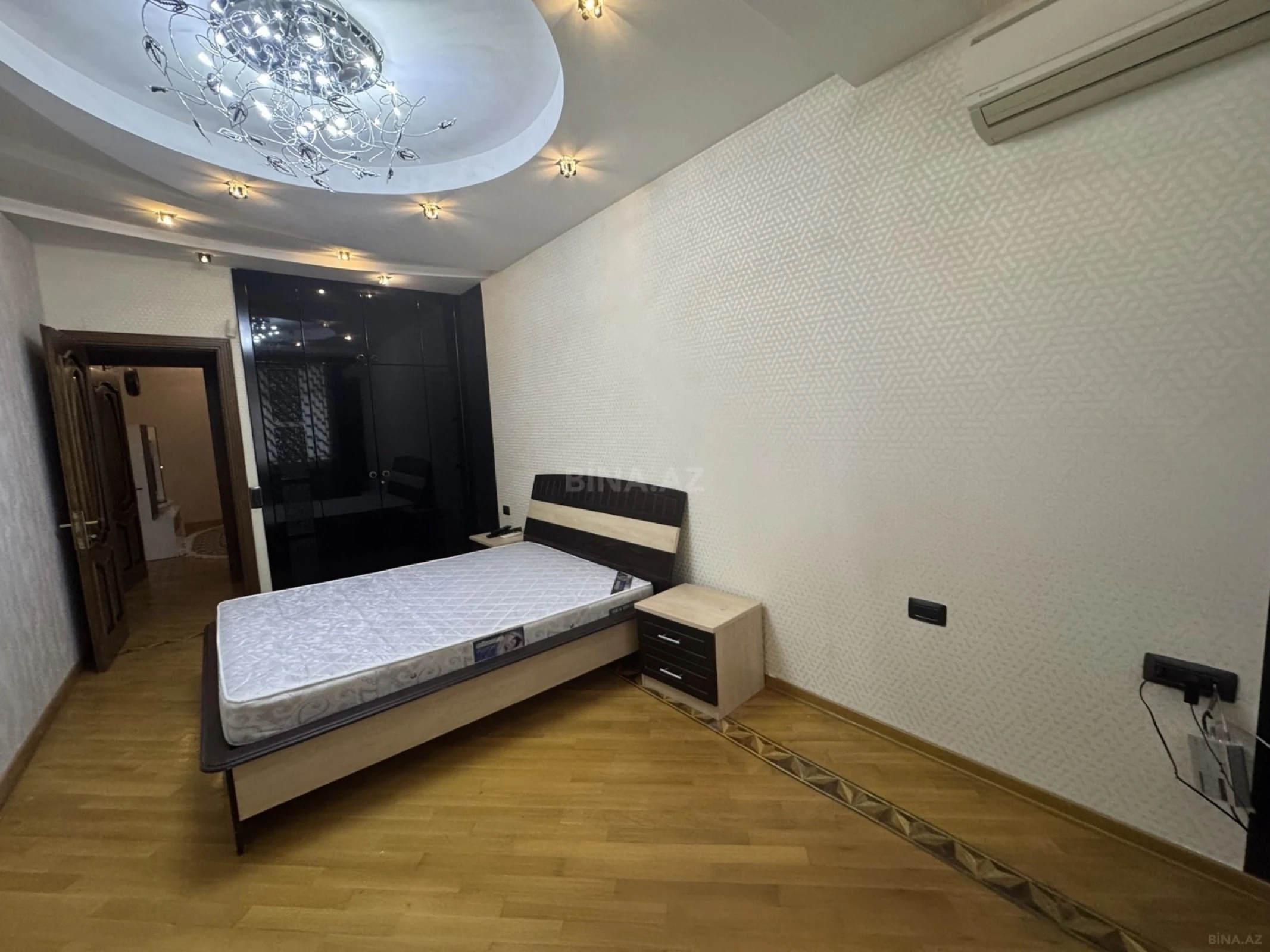 Kirayə verilir 5 otaqlı mənzil 200 m²