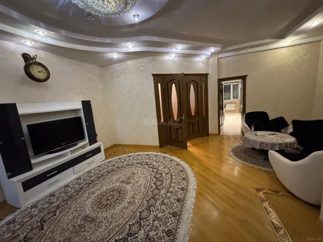 Kirayə verilir 5 otaqlı mənzil 200 m²
