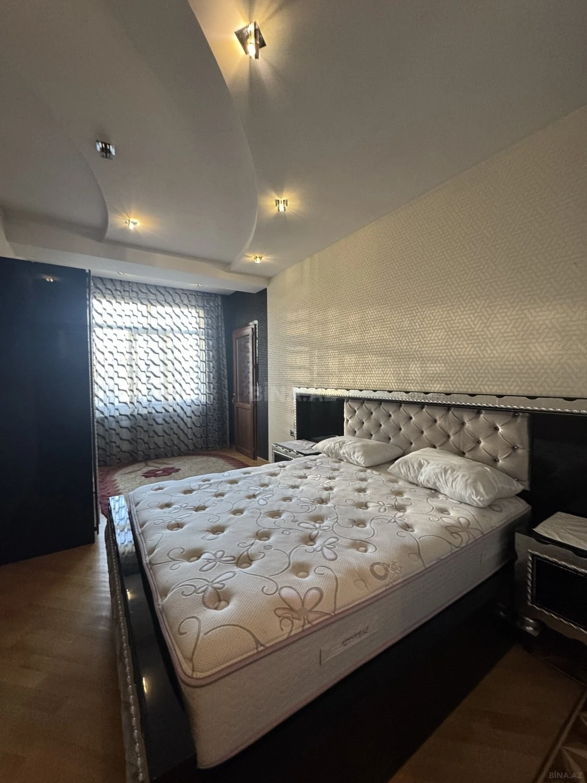 Kirayə verilir 5 otaqlı mənzil 200 m²