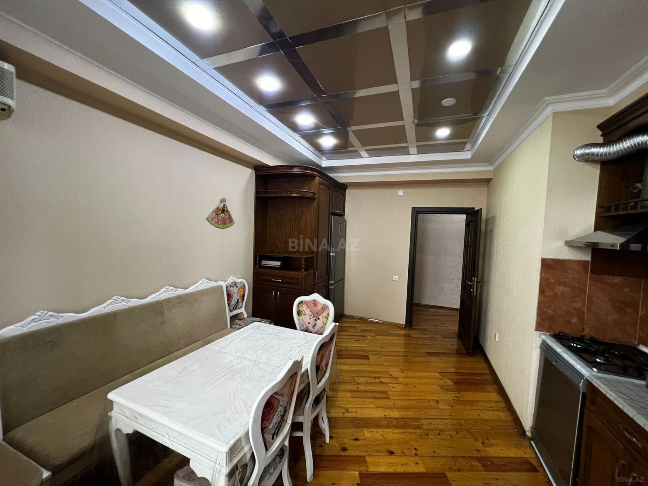 Kirayə verilir 2 otaqlı mənzil 95 m²