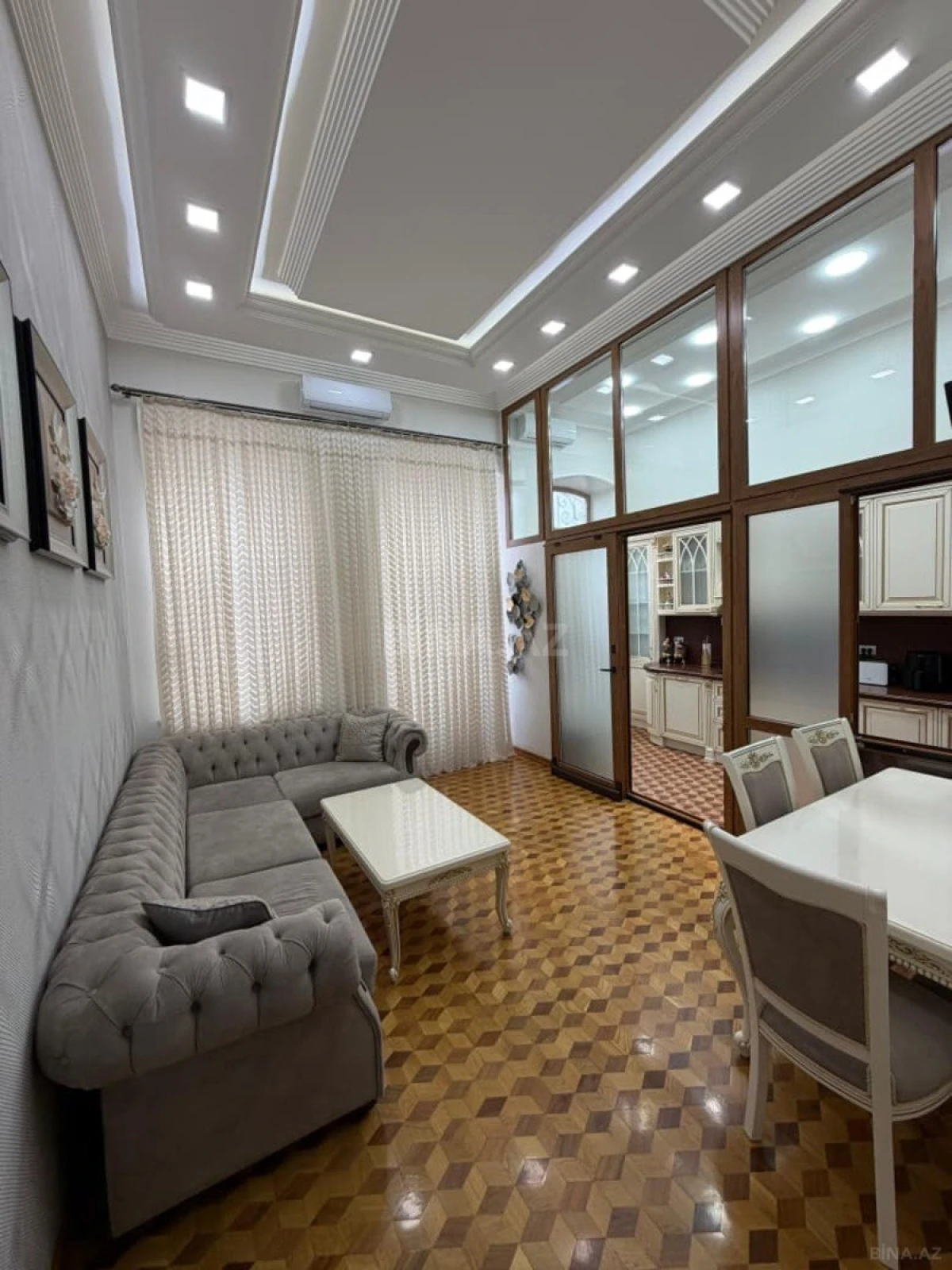 Satılır 7 otaqlı mənzil 450 m²