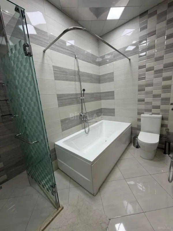 Satılır 7 otaqlı mənzil 450 m²