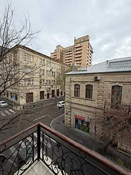 Satılır 7 otaqlı mənzil 450 m²