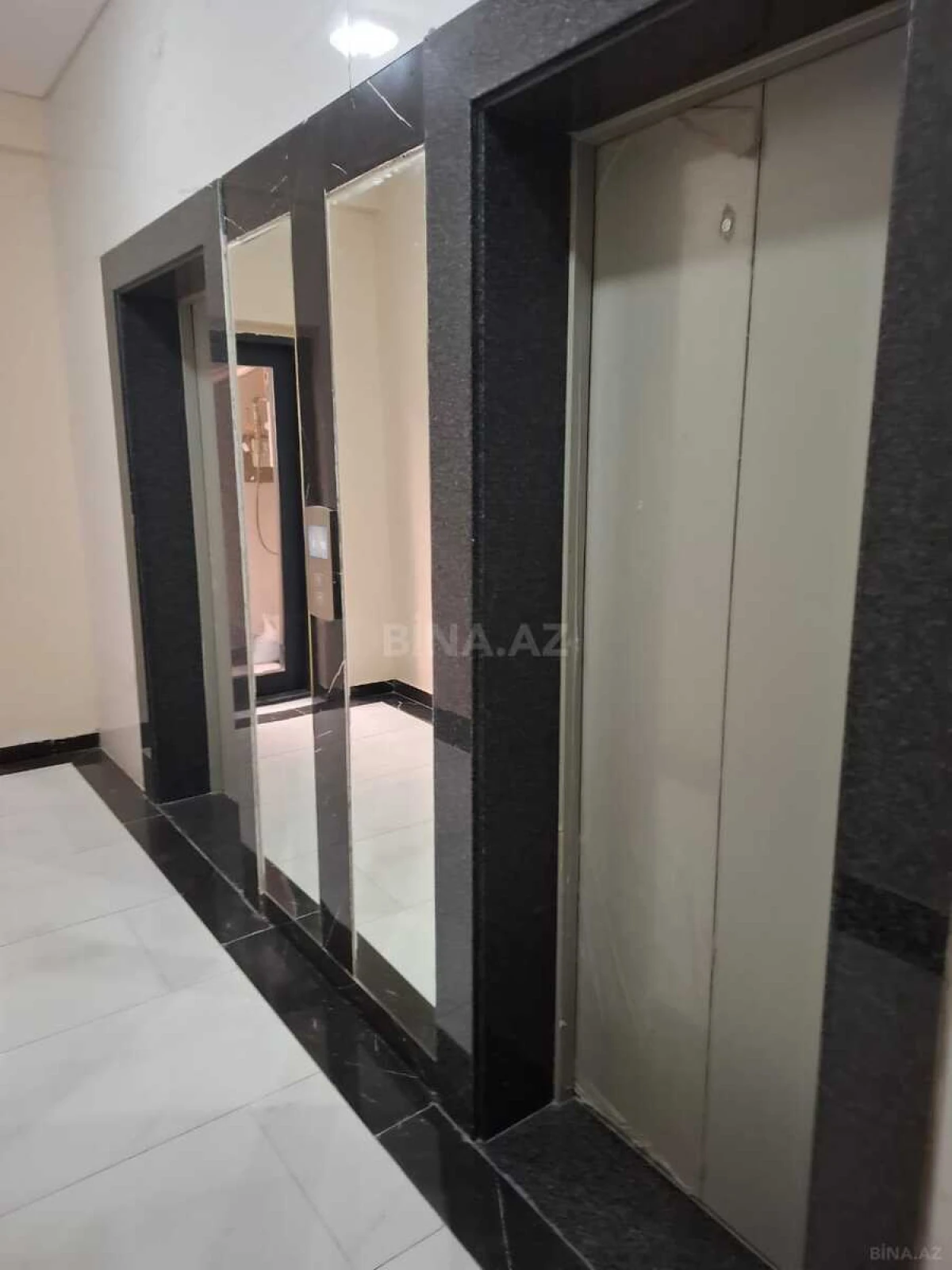 Satılır 2 otaqlı mənzil 71 m²
