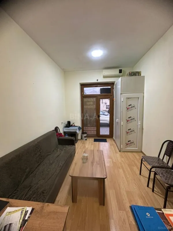 Satılır 1 otaqlı ofis 18 m²