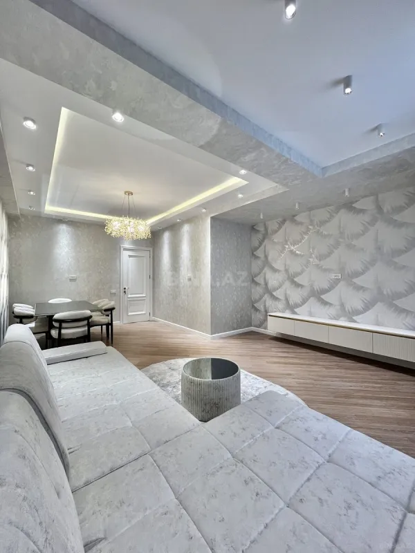 Satılır 3 otaqlı mənzil 125 m²