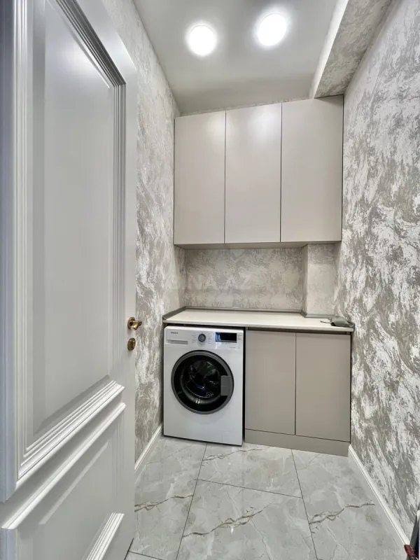 Satılır 3 otaqlı mənzil 125 m²