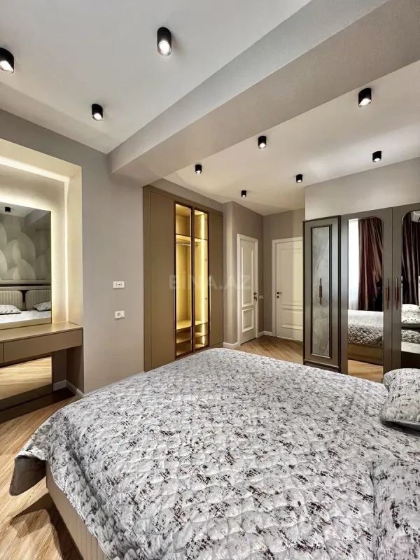 Satılır 3 otaqlı mənzil 125 m²