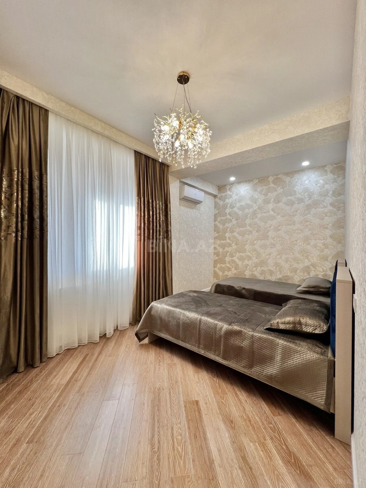 Satılır 3 otaqlı mənzil 125 m²