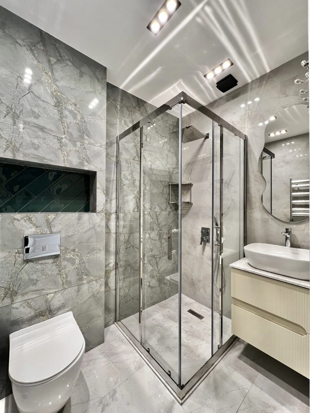 Satılır 3 otaqlı mənzil 125 m²