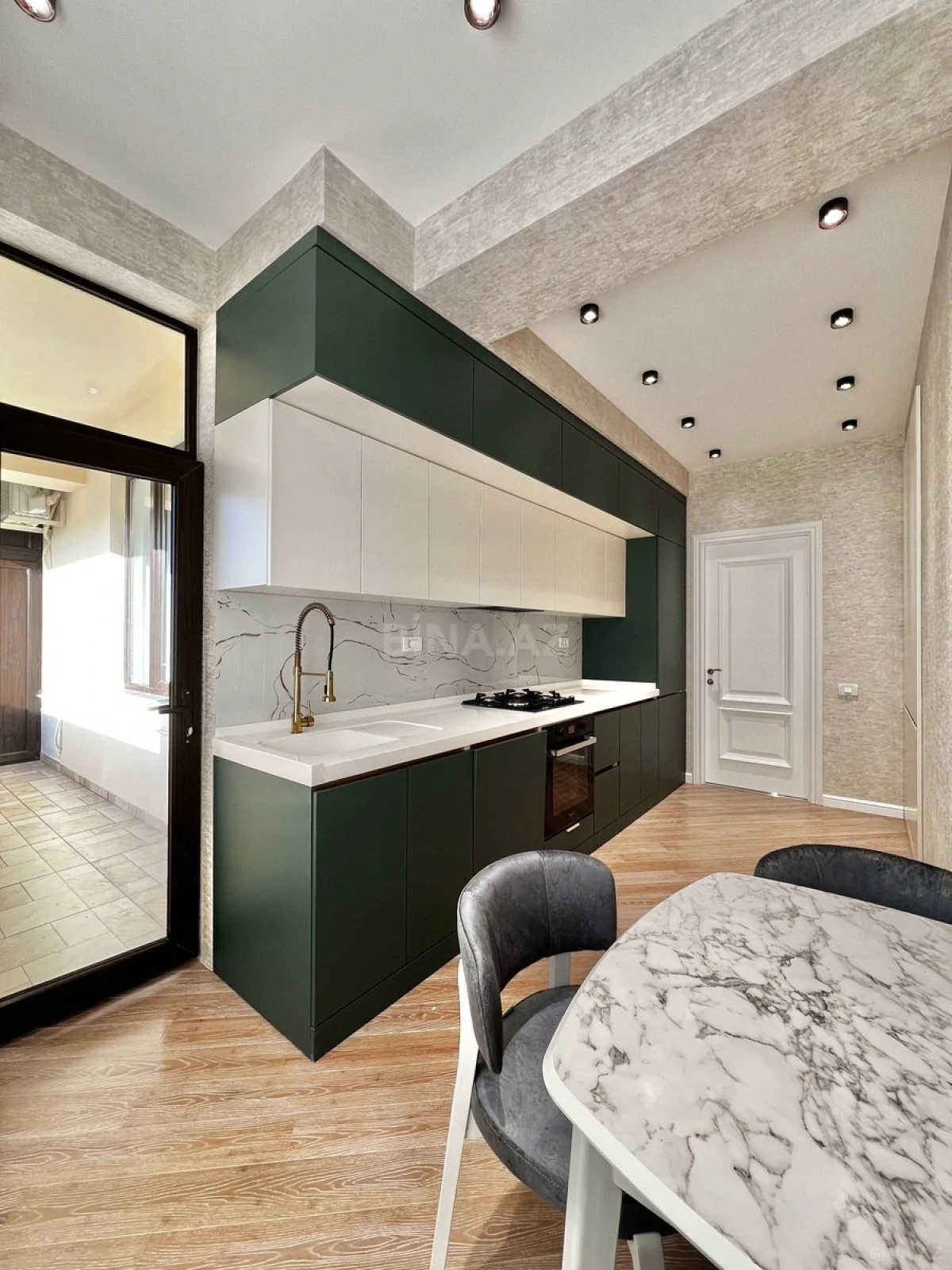 Satılır 3 otaqlı mənzil 125 m²