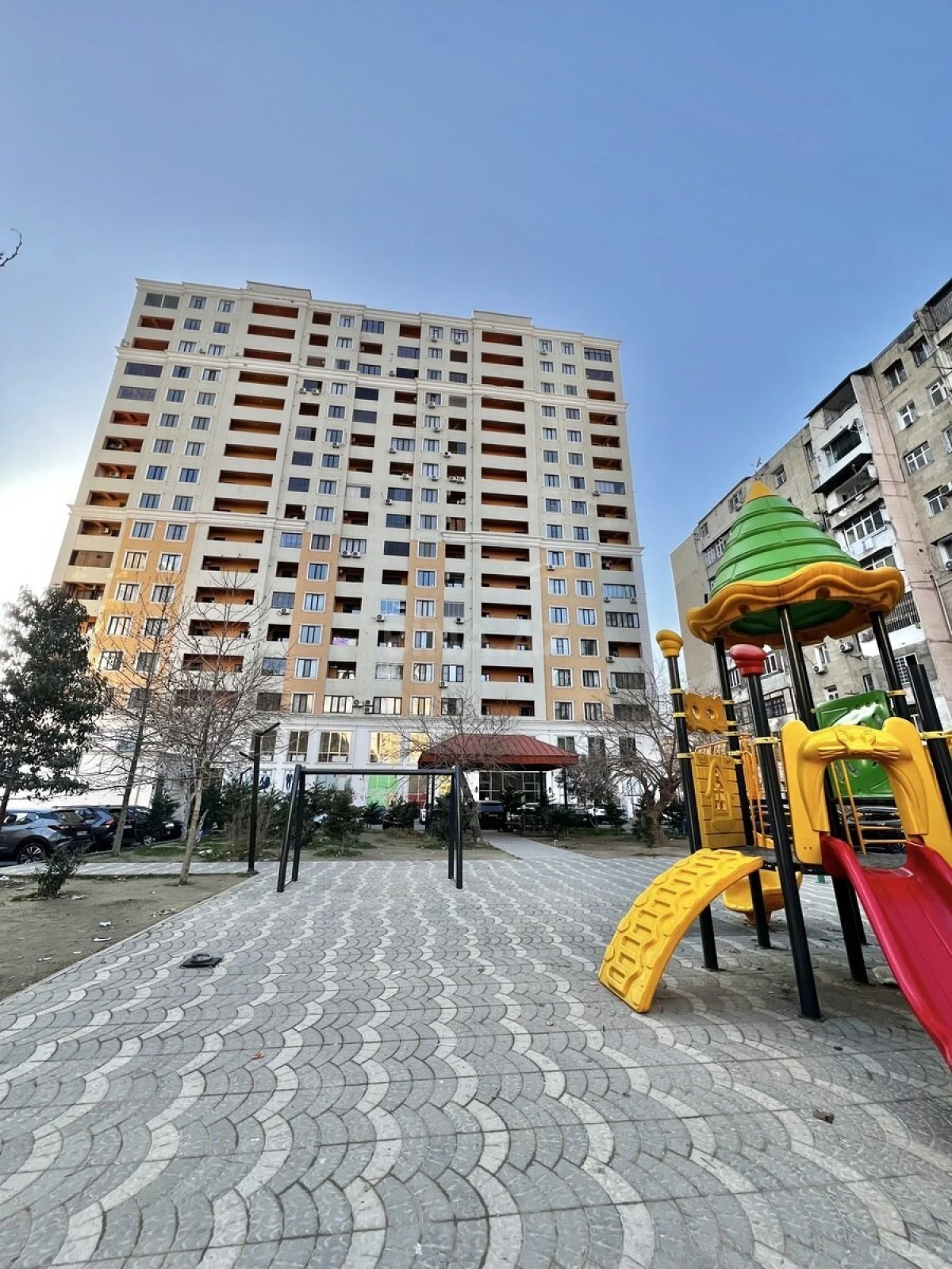 Satılır 3 otaqlı mənzil 125 m²