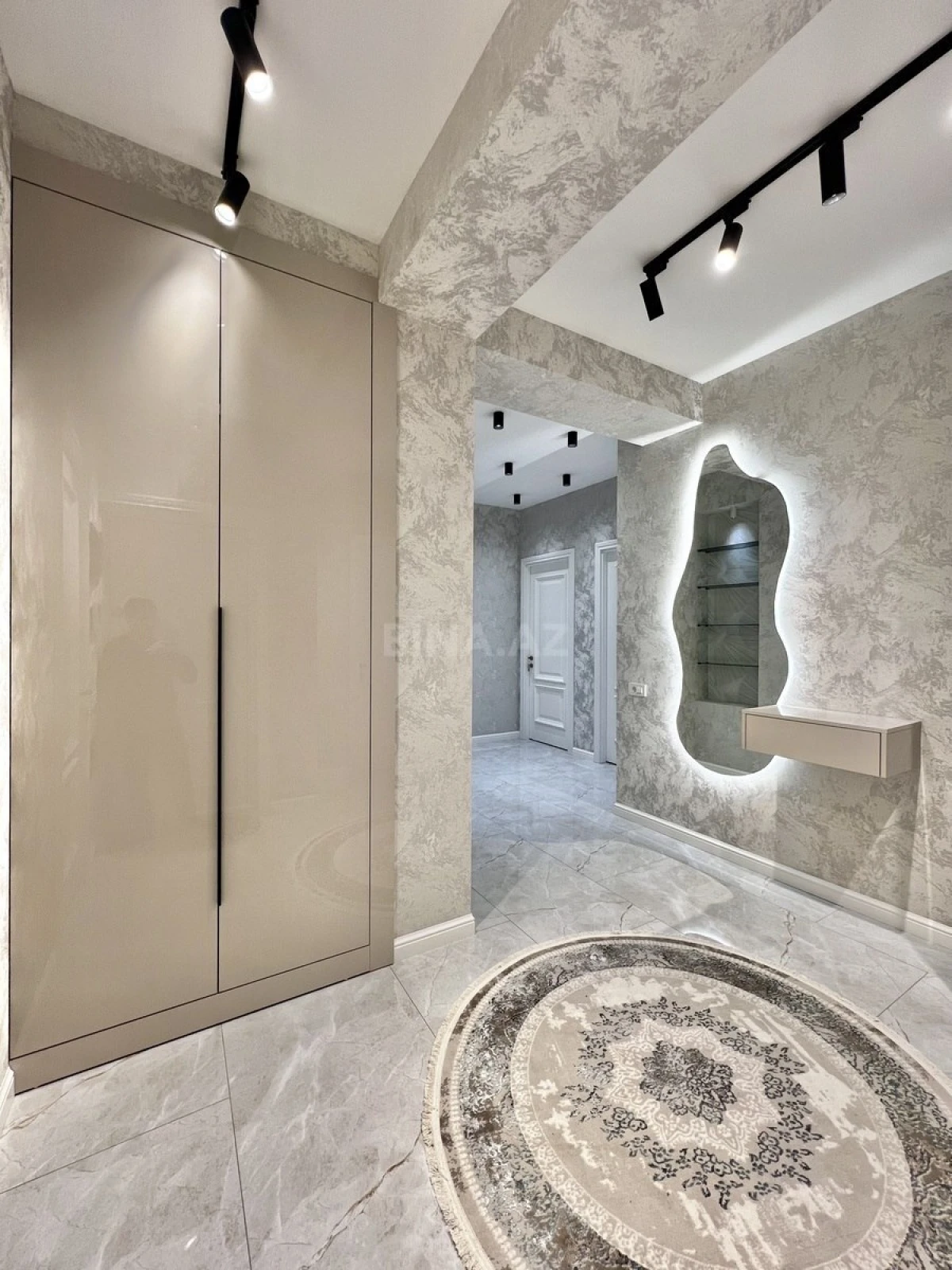 Satılır 3 otaqlı mənzil 125 m²