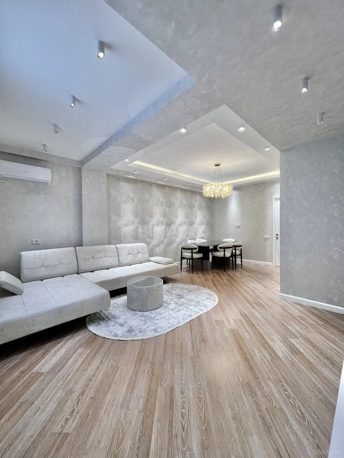 Satılır 3 otaqlı mənzil 125 m²