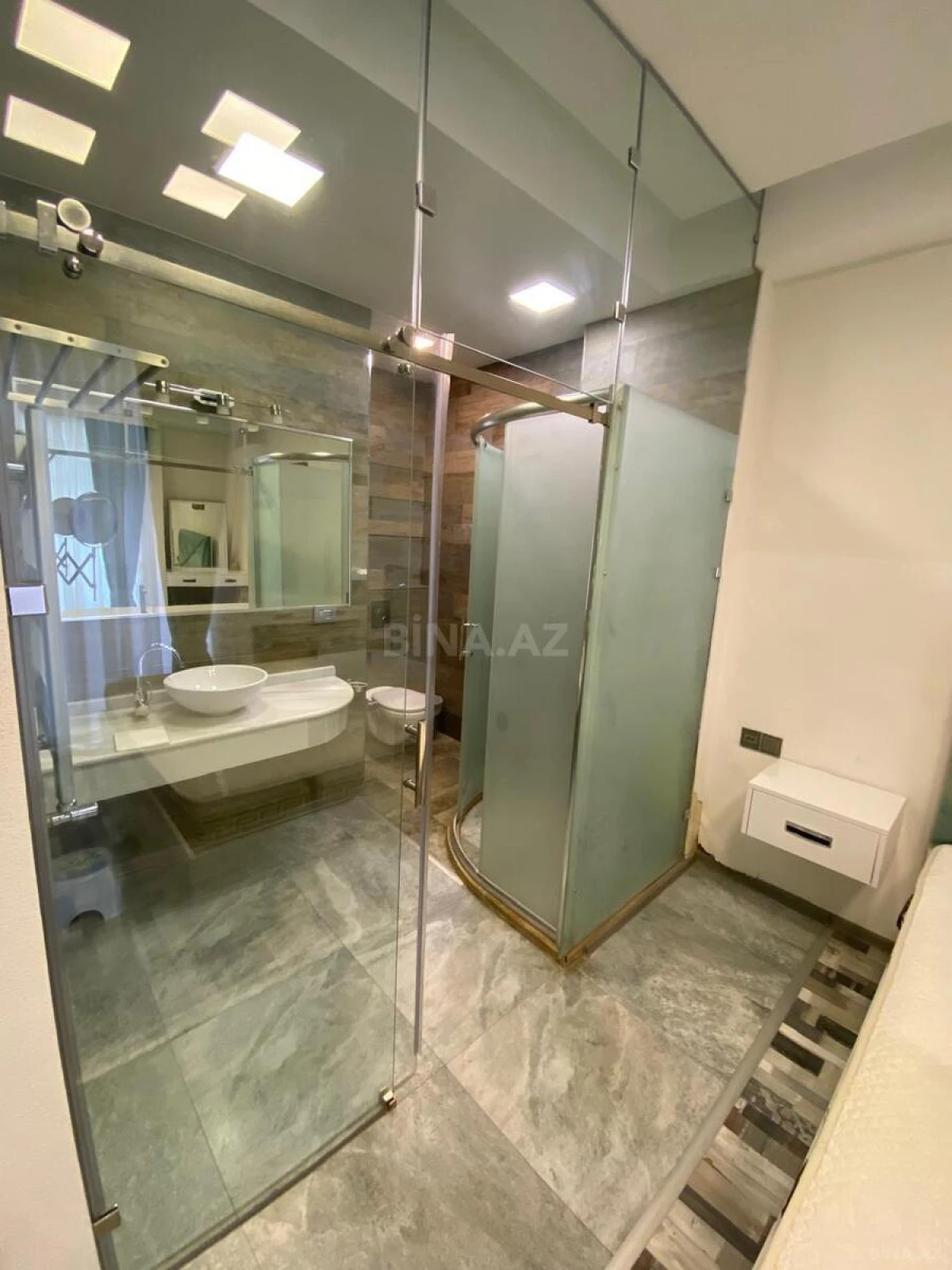 Kirayə verilir 3 otaqlı mənzil 124 m²