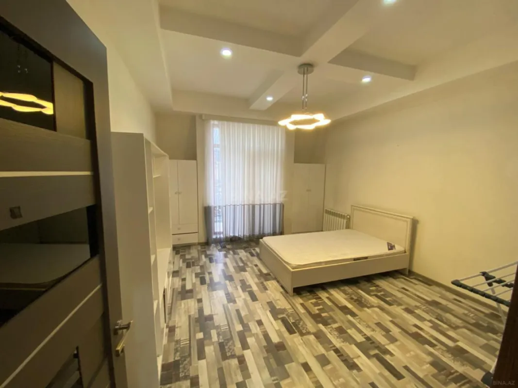 Kirayə verilir 3 otaqlı mənzil 124 m²