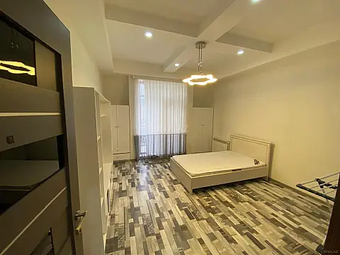 Kirayə verilir 3 otaqlı mənzil 124 m²
