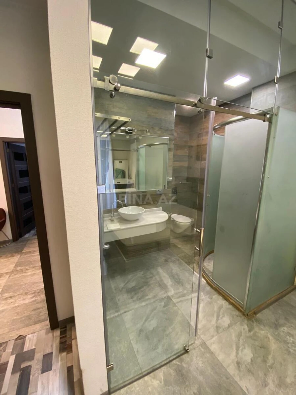 Kirayə verilir 3 otaqlı mənzil 124 m²