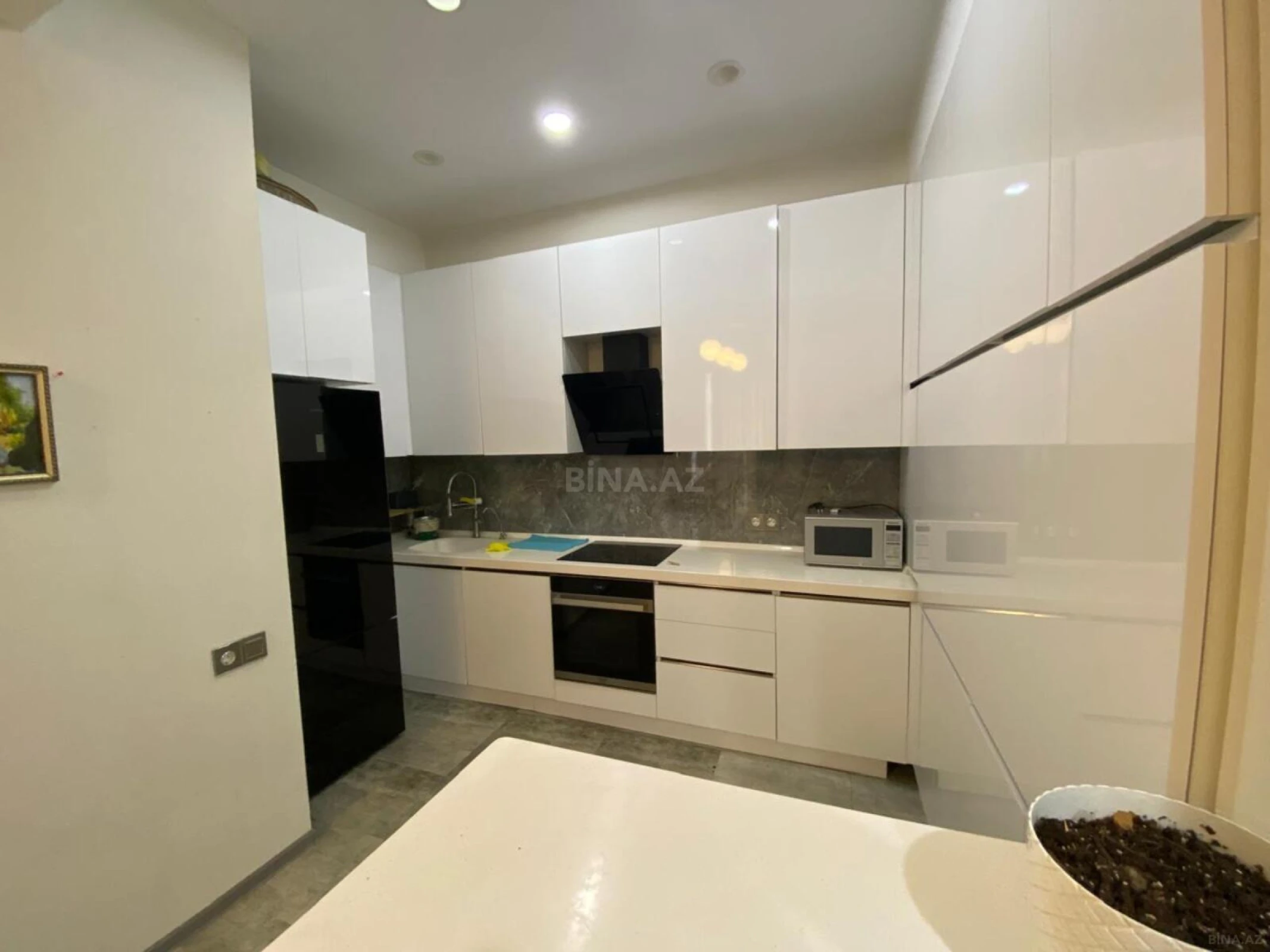 Kirayə verilir 3 otaqlı mənzil 124 m²