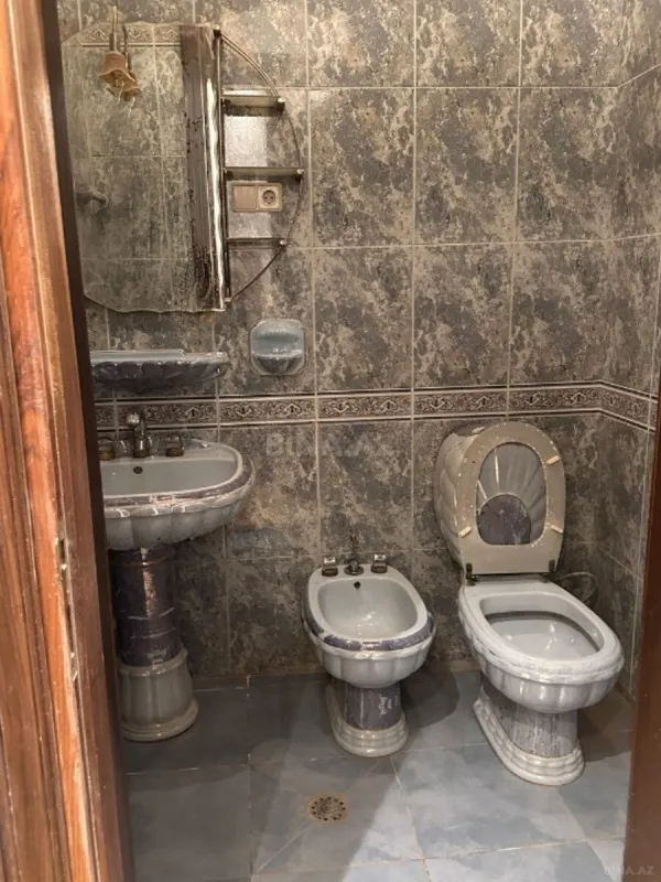 Kirayə verilir 5 otaqlı ofis 200 m²