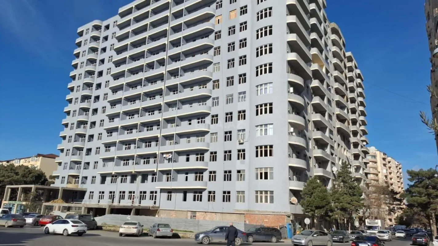 Satılır 4 otaqlı mənzil 133.4 m²