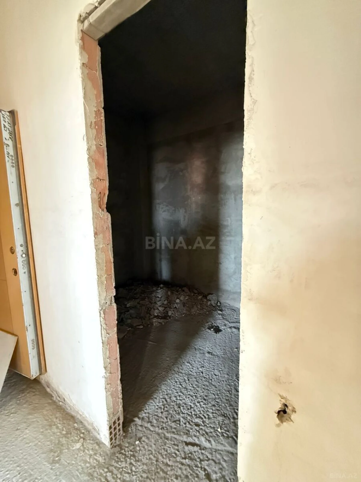 Satılır 3 otaqlı mənzil 141 m²