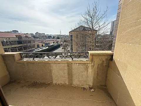 Satılır 3 otaqlı mənzil 141 m²