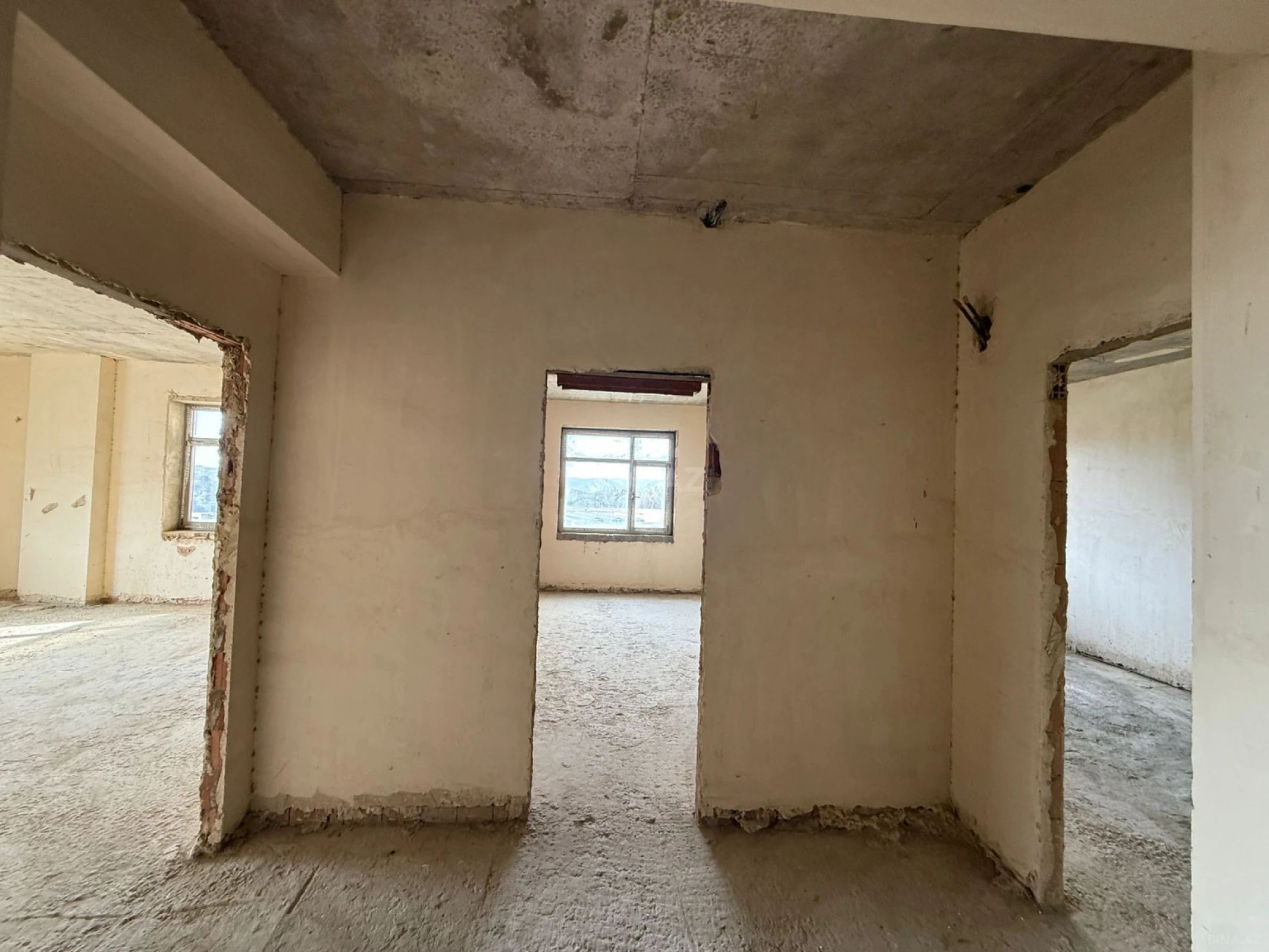 Satılır 3 otaqlı mənzil 141 m²