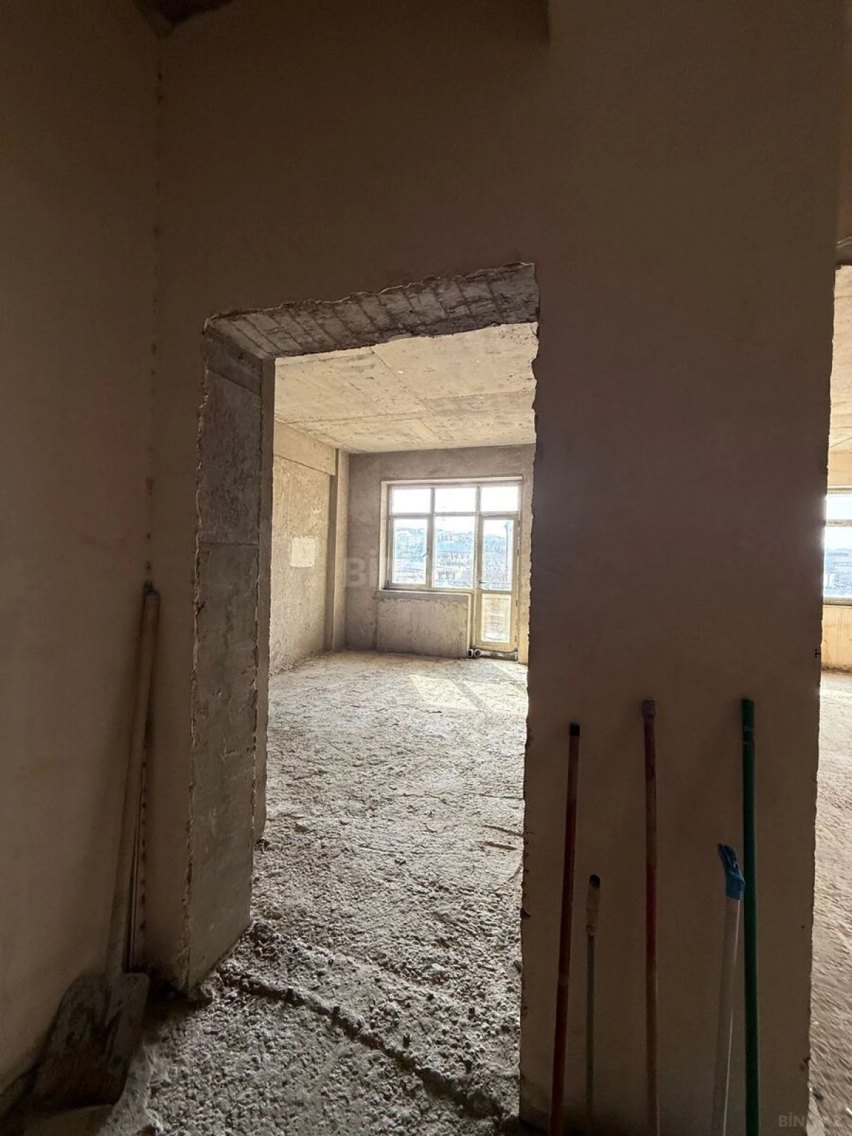 Satılır 3 otaqlı mənzil 141 m²