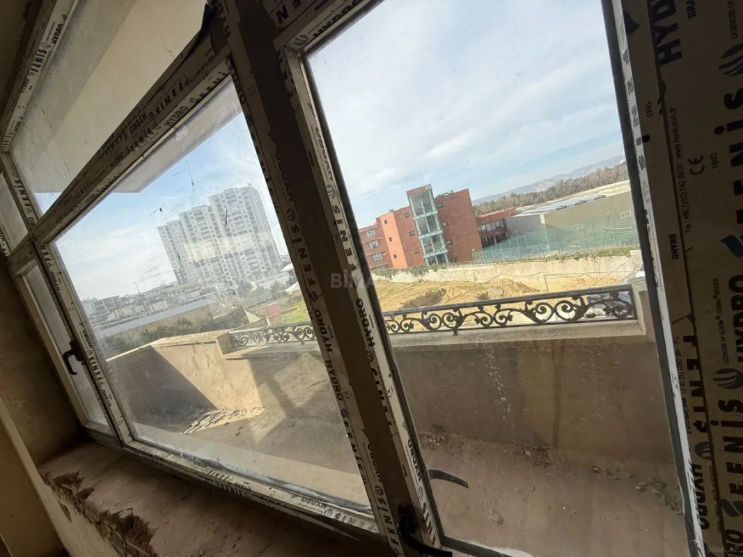 Satılır 3 otaqlı mənzil 141 m²