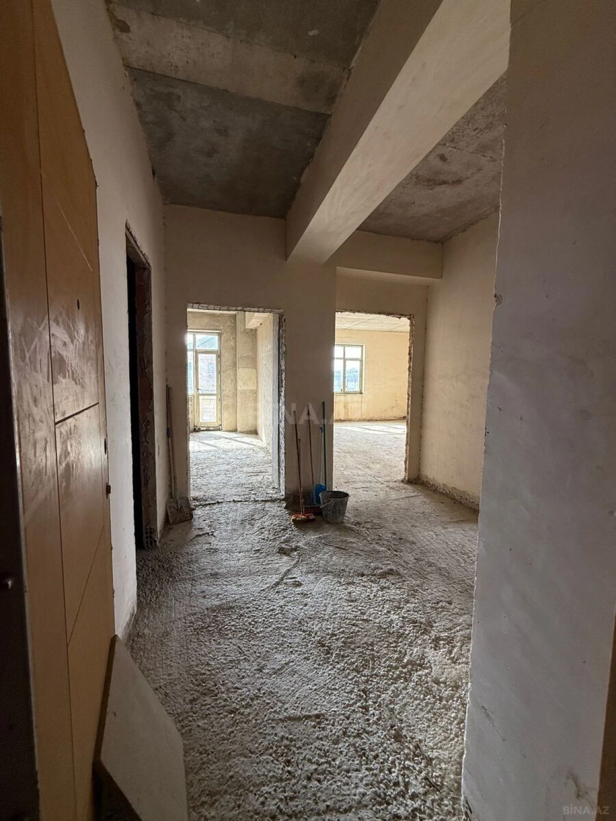 Satılır 3 otaqlı mənzil 141 m²