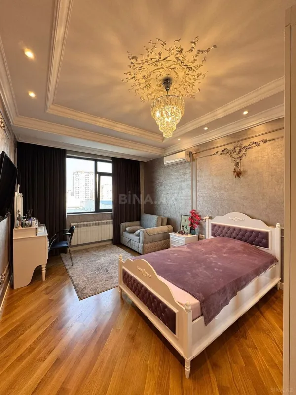Satılır 4 otaqlı mənzil 185 m²