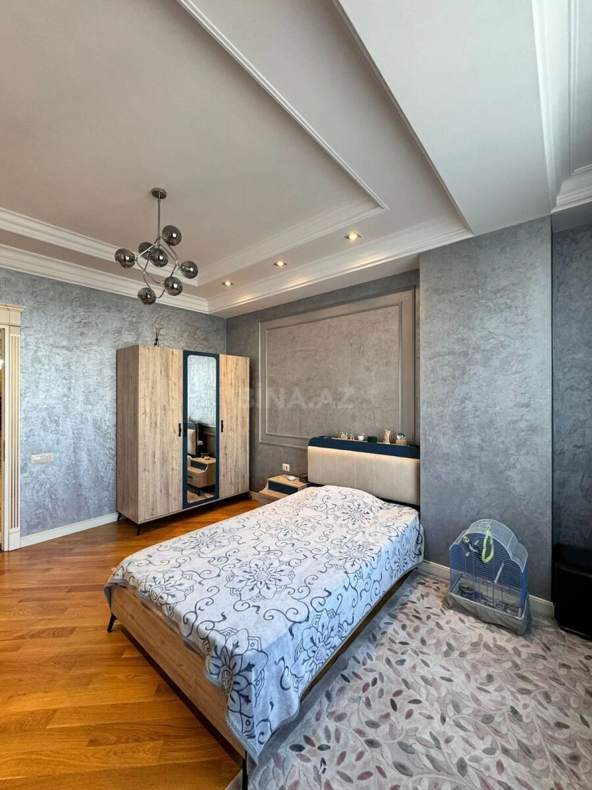 Satılır 4 otaqlı mənzil 185 m²