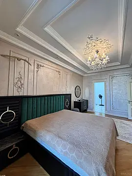 Satılır 4 otaqlı mənzil 185 m²