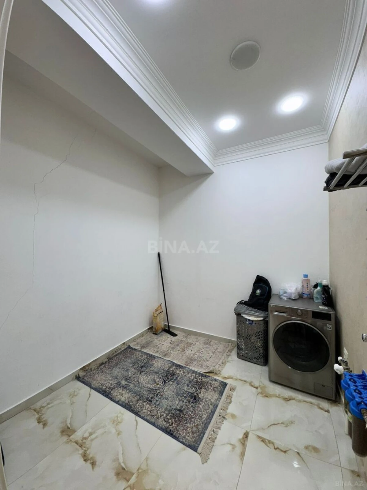 Satılır 4 otaqlı mənzil 185 m²