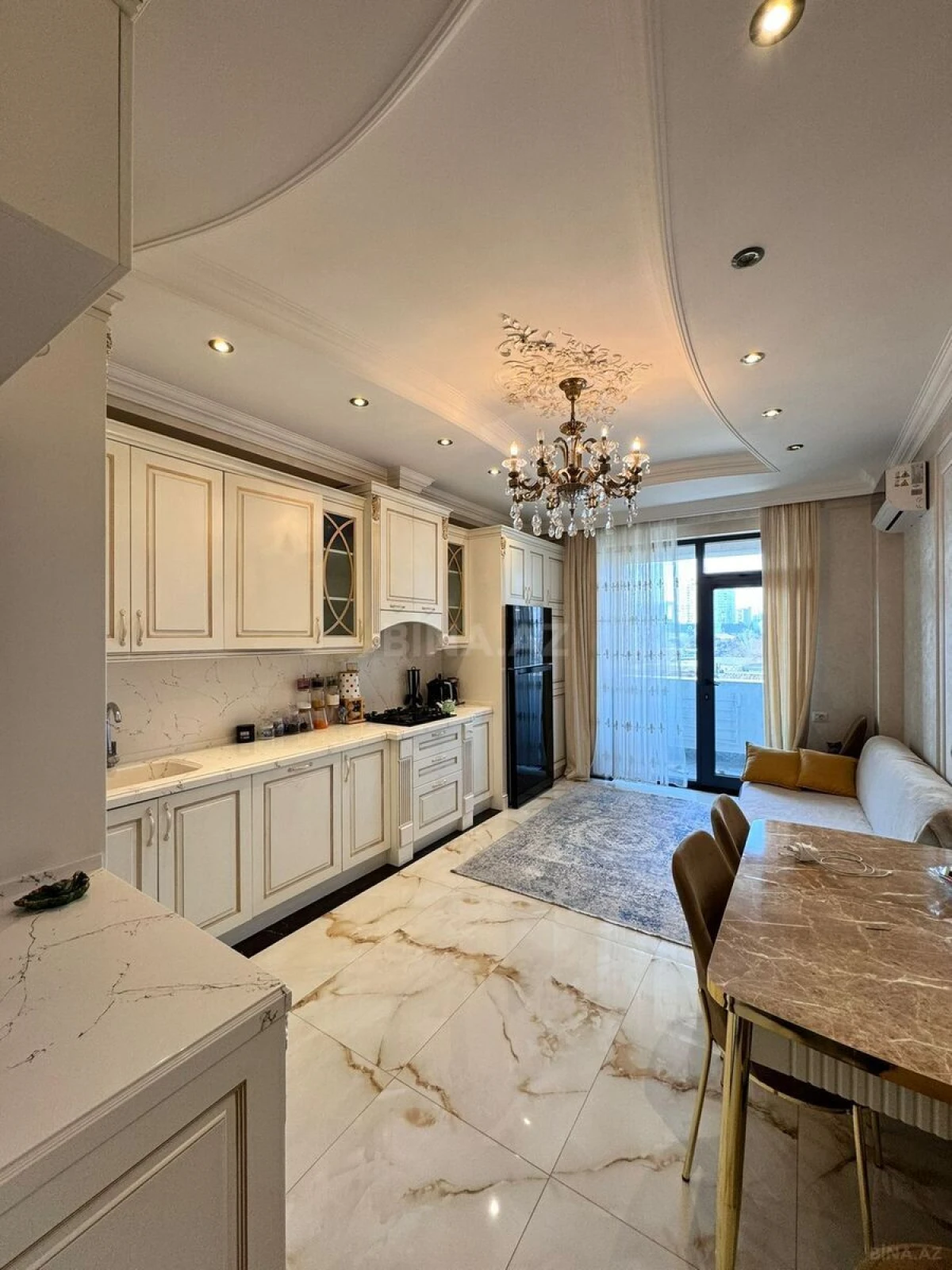 Satılır 4 otaqlı mənzil 185 m²