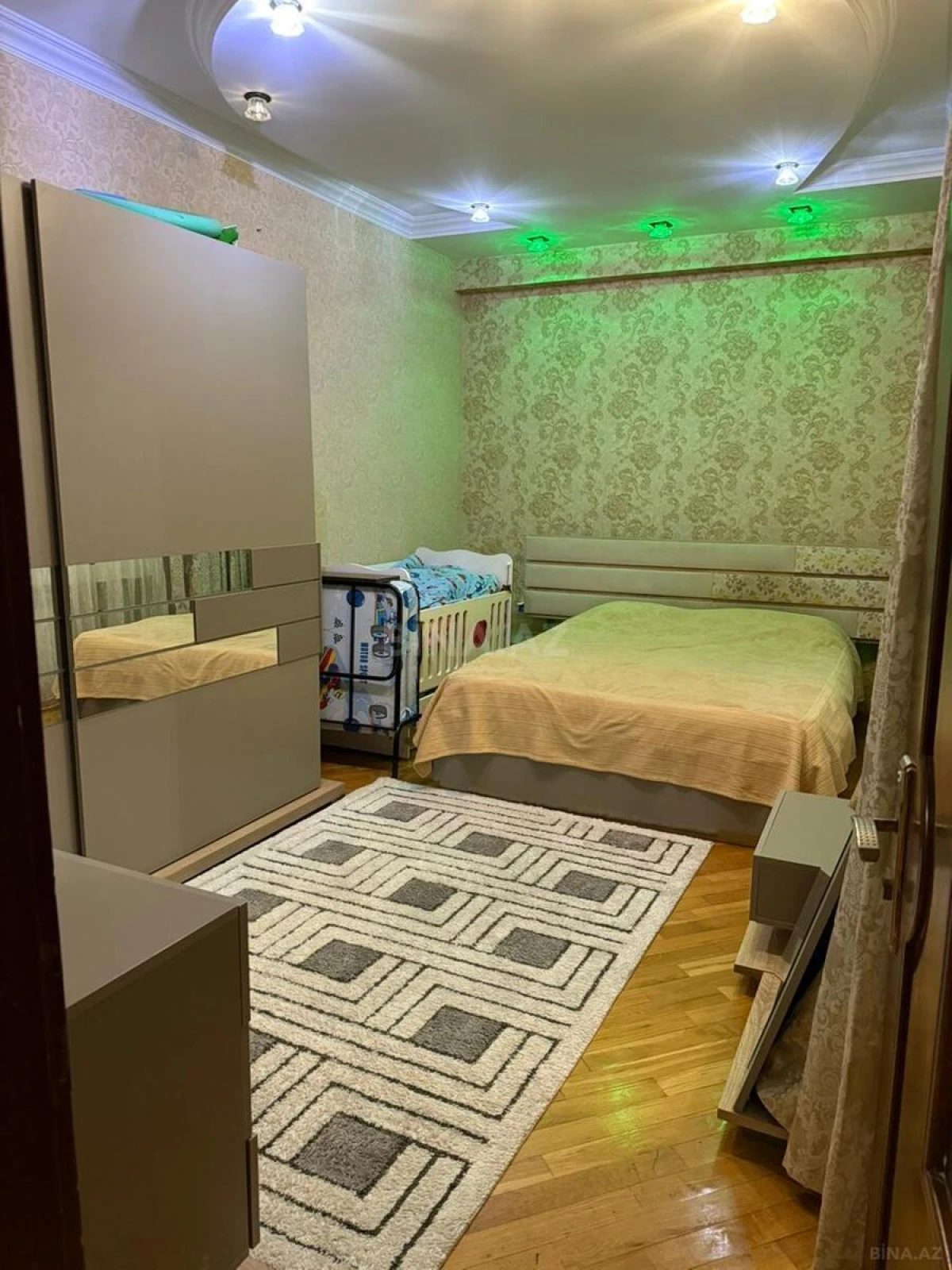 Satılır 3 otaqlı mənzil 110 m²