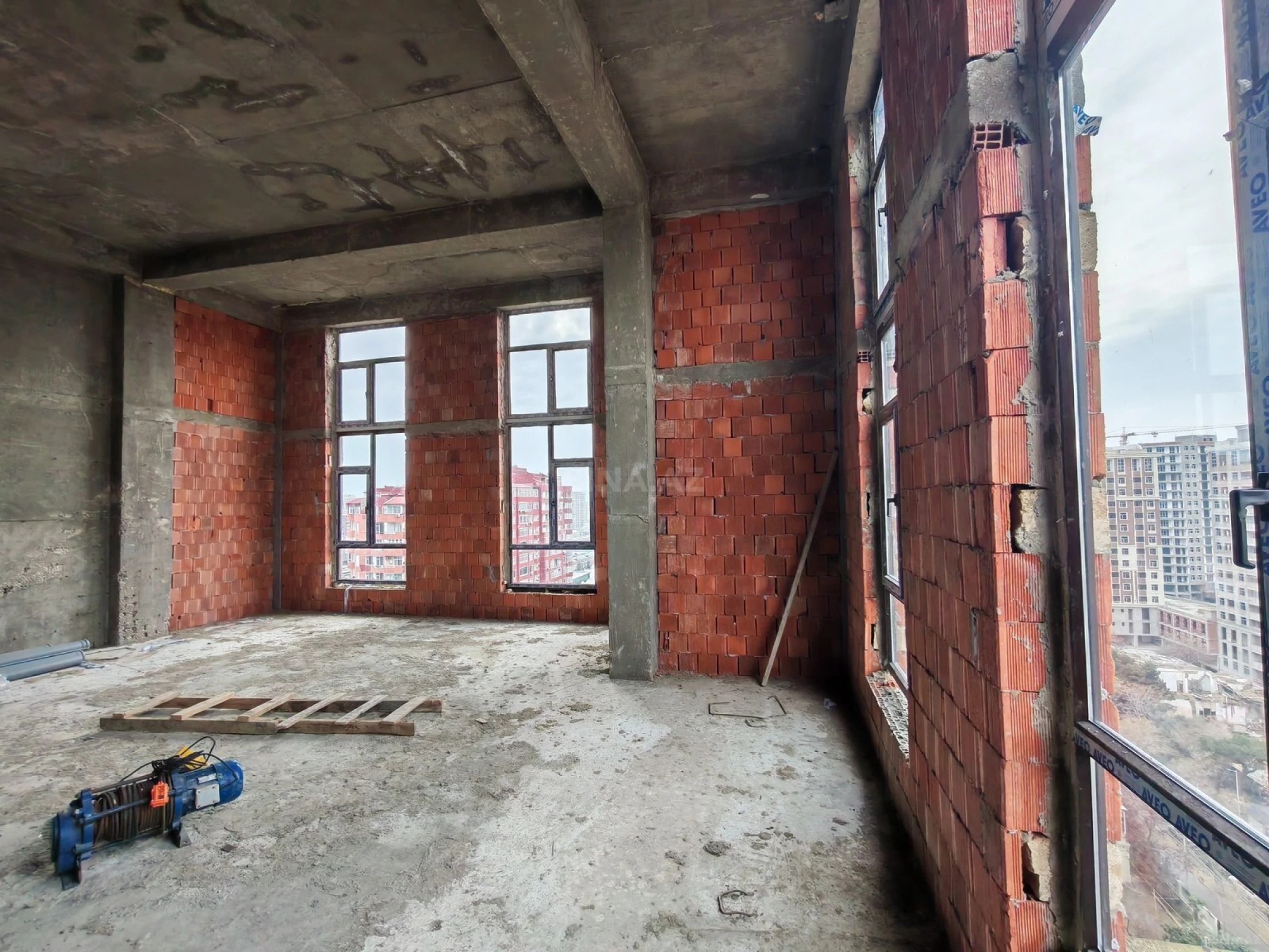 Satılır 2 otaqlı mənzil 80 m²