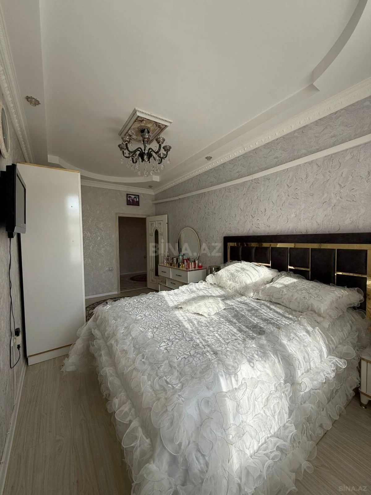 Satılır 3 otaqlı mənzil 140 m²