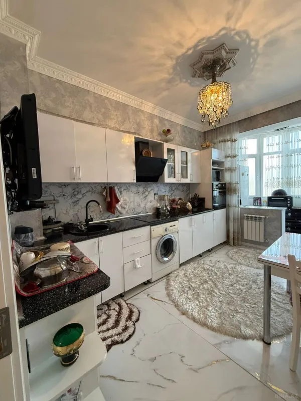 Satılır 3 otaqlı mənzil 140 m²