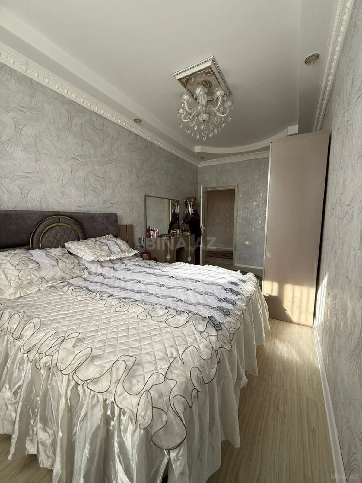 Satılır 3 otaqlı mənzil 140 m²