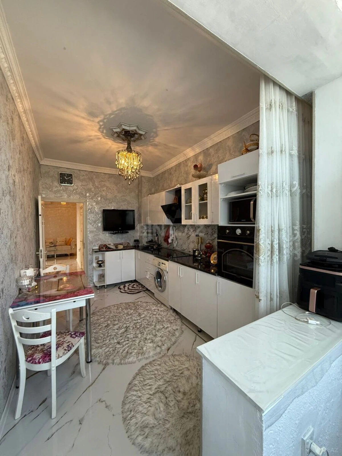 Satılır 3 otaqlı mənzil 140 m²