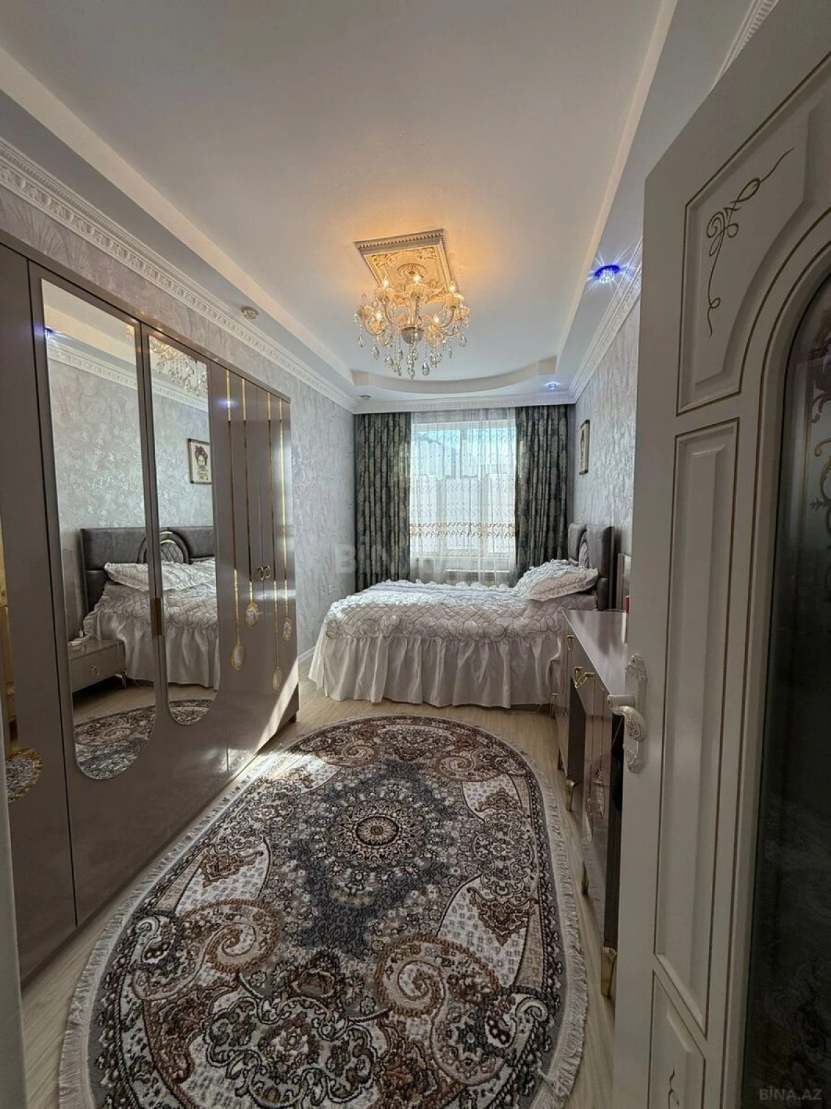 Satılır 3 otaqlı mənzil 140 m²